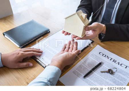 Real estate agent are presenting home loan and Real estate agent are presenting home loan and 68224804