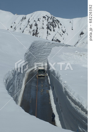 立山黒部アルペンルート雪の大谷04 68226392