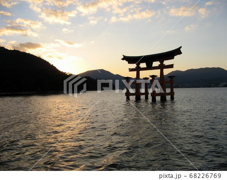 厳島神社の鳥居 厳島神社の鳥居 68226769