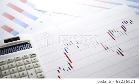 株式のチャート　資産運用　投資信託 68226921