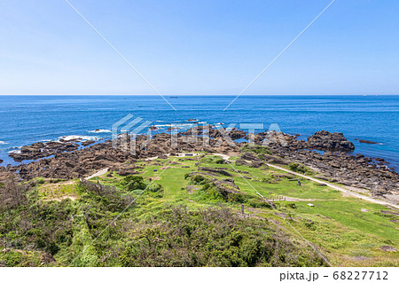 野島埼灯台展望台から見た白浜の海 野島埼灯台展望台から見た白浜の海 68227712
