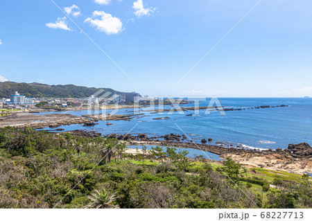 野島埼灯台展望台から見た白浜の海 野島埼灯台展望台から見た白浜の海 68227713