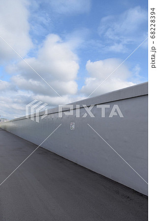 高くて長い壁 高くて長い壁 68228394