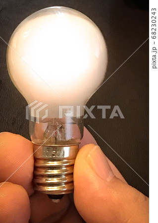 光る電球 68230243