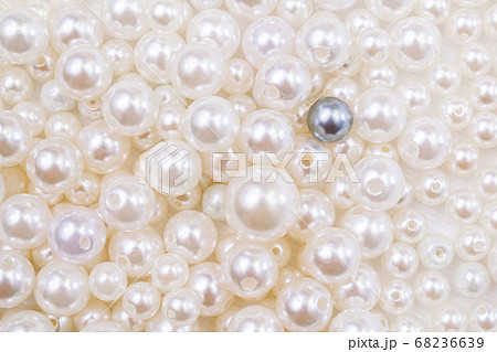 full frame pearl beads and one black full frame pearl beads and one black 68236639
