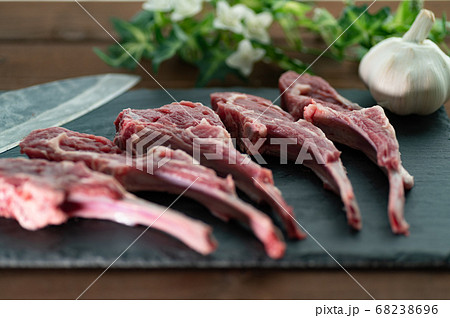 骨付きラムロース肉 68238696
