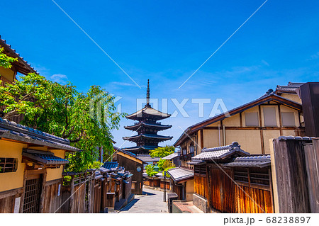 八坂の塔と京都の街並の写真素材 6387