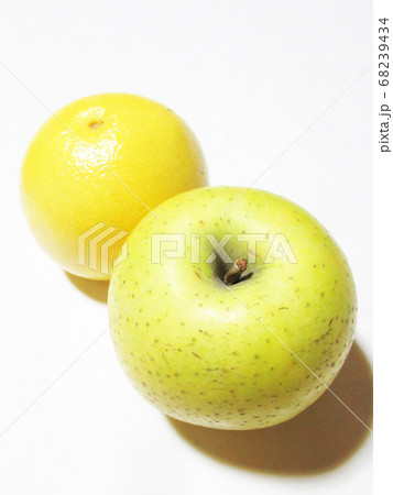 青りんごとグレープフルーツ 68239434