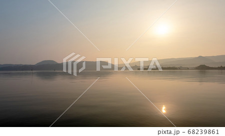 東郷池　夏の朝風景 68239861