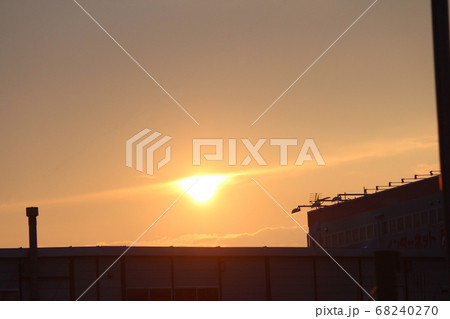 街の夕日 68240270