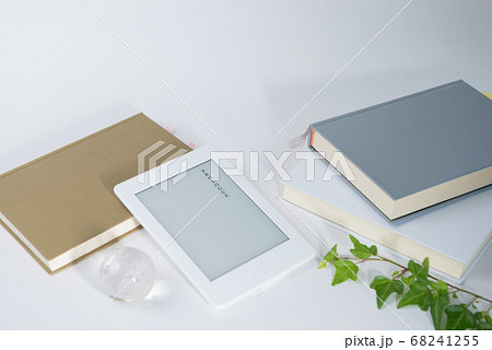本と電子書籍 本と電子書籍 68241255