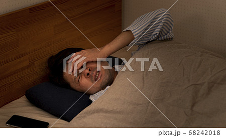 不眠症の男性 自律神経失調症の写真素材 6418