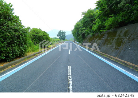 果てしなく続く道 68242248