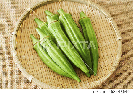 新鮮なオクラ 68242646