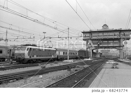 イタリア ミラノ中央駅に発着する列車 イタリア ミラノ中央駅に発着する列車 68243774