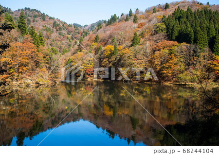 芦津渓谷の秋景の写真素材