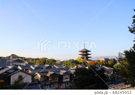 朝の京都と八坂の塔/京都府京都市東山区高台寺下河原町 68245052