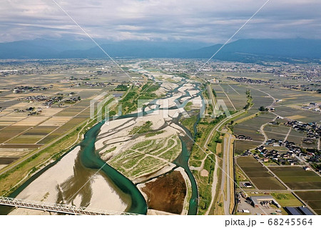 富山県の一級河川黒部川の周辺の空撮 68245564