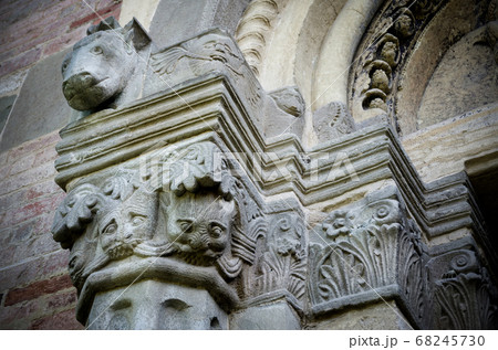 Abbazia di Vezzolano, detail of the facade Abbazia di Vezzolano, detail of the facade 68245730