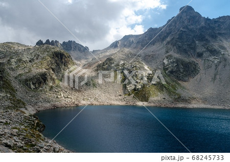 Mountain Lake 68245733