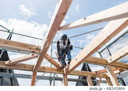 棟上げ 棟上げ 68245864