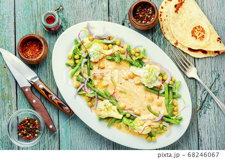 Homemade hummus with vegetables Homemade hummus with vegetables 68246067