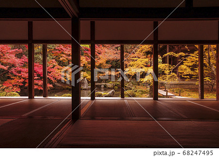 蓮華寺 京都の紅葉の名所 秋の京都観光スポットの写真素材