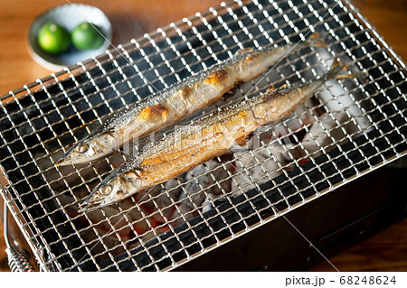 さんまを七輪で焼く 68248624