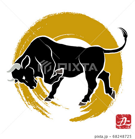 角を突き出す黒い牛 - 丑年　年賀状素材 68248725