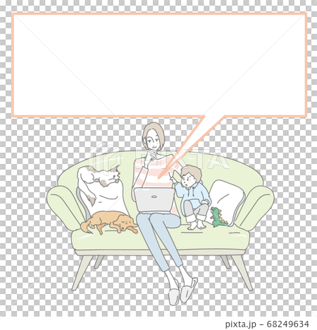 ソファーでパソコンを覗く母子 吹き出し ソファーでパソコンを覗く母子 吹き出し 68249634