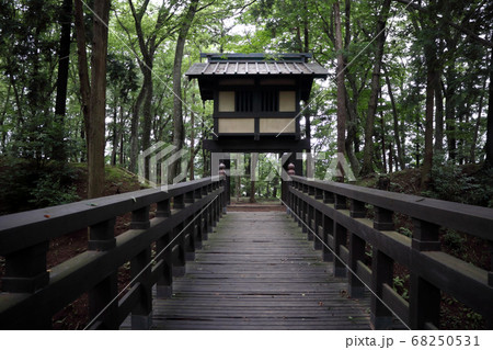 ロマンチック茨城(逆井城跡公園の再現された櫓門は戦国時代を思わせる堂々たる姿を見せてくれる。) ロマンチック茨城(逆井城跡公園の再現された櫓門は戦国時代を思わせる堂々たる姿を見せてくれる。) 68250531