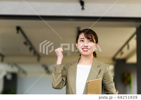 働く女性 働く女性 68251939