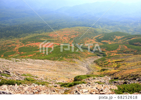 十勝岳連峰の紅葉 十勝岳連峰の紅葉 68252618