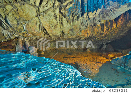 【井倉洞】 岡山県新見市井倉 【井倉洞】 岡山県新見市井倉 68253011