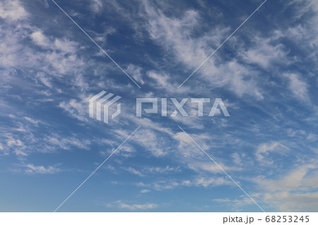 青空と流れる雲 青空と流れる雲 68253245