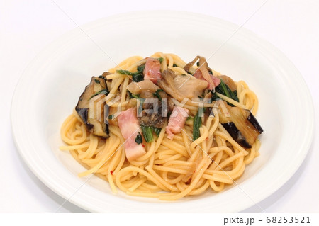 舞茸とナスとホウレン草とベーコンの和風パスタ 舞茸とナスとホウレン草とベーコンの和風パスタ 68253521