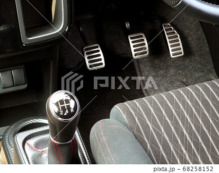 MT車のシフトレバーとペダル MT車のシフトレバーとペダル 68258152