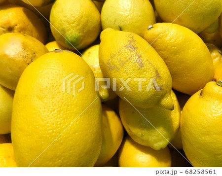 Beautiful yellow ripe southern natural sour Beautiful yellow ripe southern natural sour 68258561