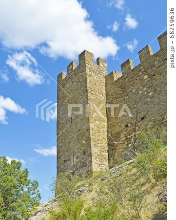View of the ancient fortress against the sky 68259636