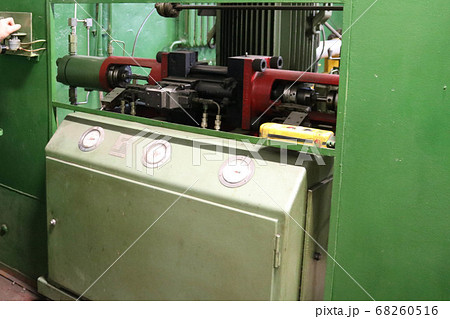 A large powerful iron metal bench-type screw A large powerful iron metal bench-type screw 68260516