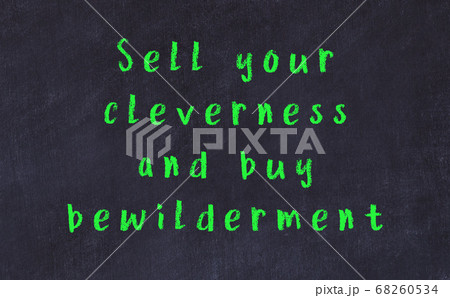 Black chalkboard with wise inscription on it 68260534