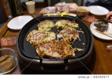 日本の家庭のとても美味しいお好み焼き 日本の家庭のとても美味しいお好み焼き 68260977