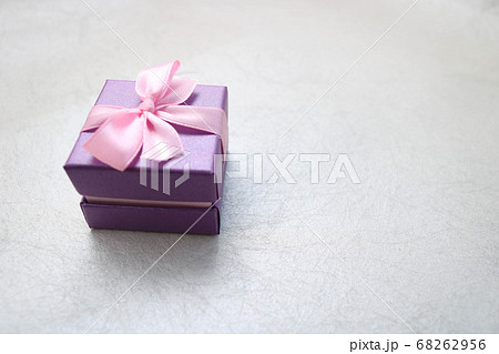 Violet gift beautiful festive cardboard small gift Violet gift beautiful festive cardboard small gift 68262956