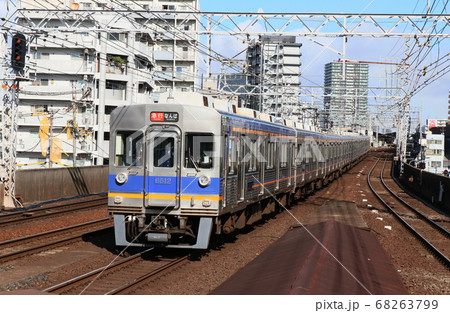 南海電車 新今宮駅を発車した空港急行 南海電車 新今宮駅を発車した空港急行 68263799