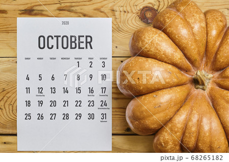 October 2020 monthly calendar with Pumpkin on wood 68265182