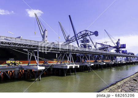 玉島ハーバーアイランド　食料コンビナート　ミールローダー　ミール船積みコンベヤ　岡山県倉敷市 68265206
