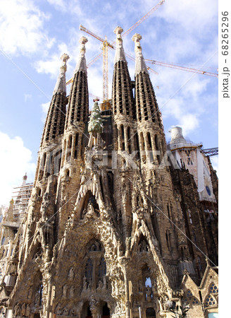 スペイン　バルセロナ　サグラダ・ファミリア 68265296