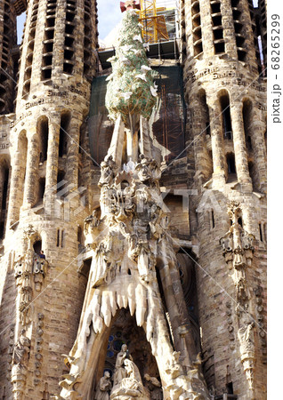 スペイン　バルセロナ　サグラダ・ファミリアの彫刻 68265299