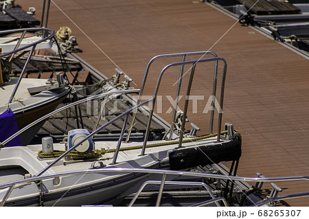 停泊中のクルーザー　乙島漁港　岡山県倉敷市 68265307