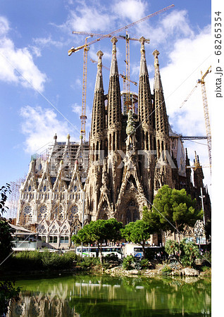 スペイン　バルセロナ　サグラダ・ファミリア 68265354
